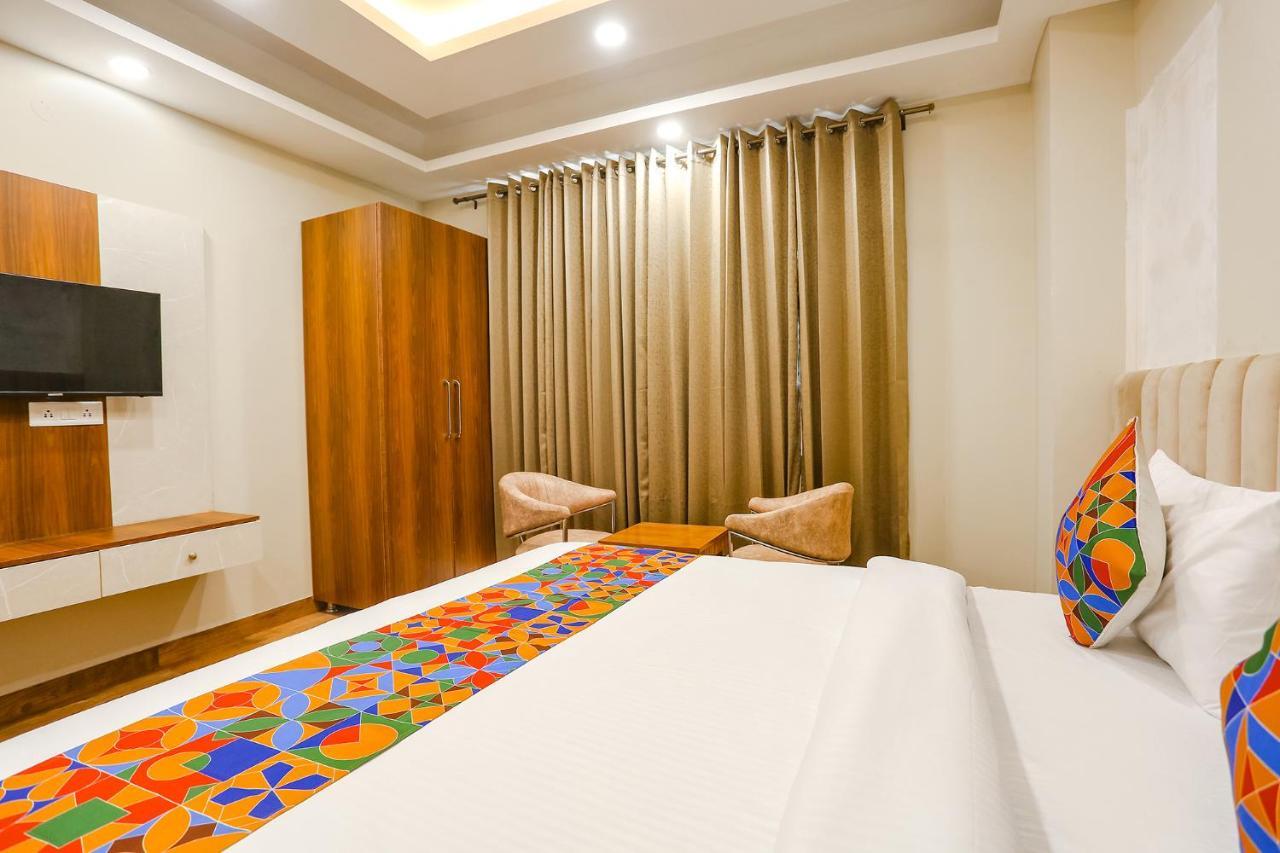 Fabhotel Raahi Retreat Гургаон Экстерьер фото